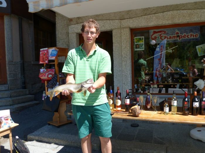 Jolie cristivomer péchée par le pêcheur Charly Genilloud le 11 juin 2017 au Lac de Champex. Bravo !