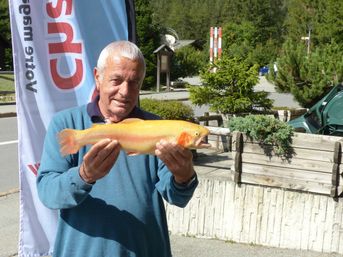 Une belle truite dorée de 48cm pour 1.400 Kgr. Au tébo